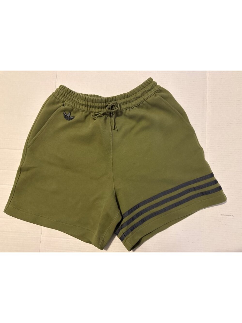 Adidas Neuclassics Green with Black Stripes with Pockets Shorts Size Small